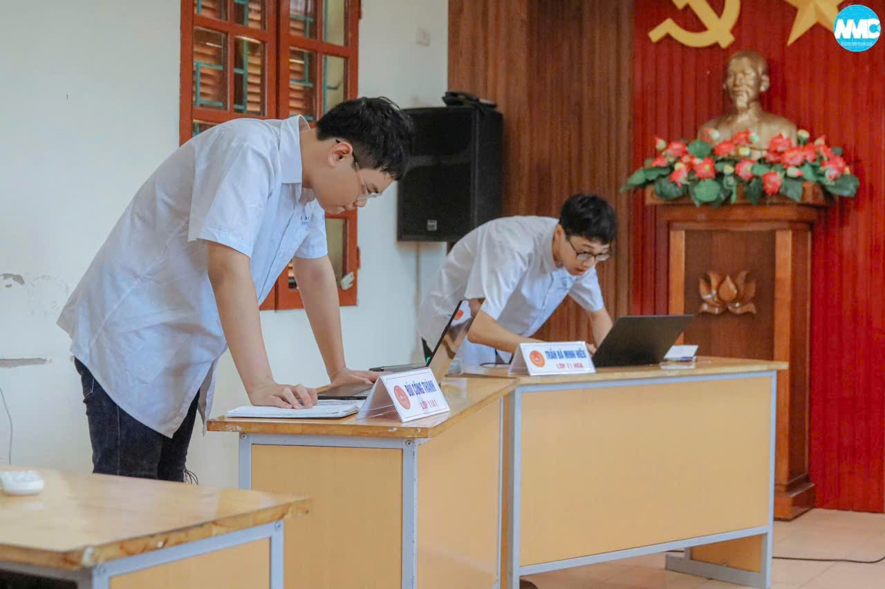 Nhấn để phóng to